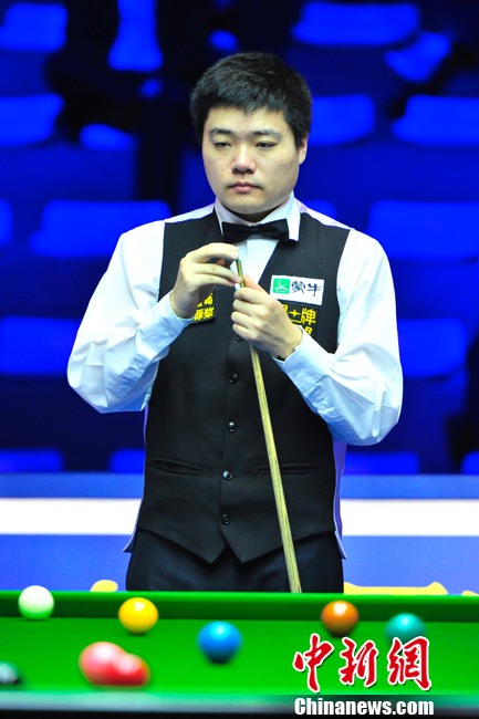 体育德甲综述：拜仁五球击溃杜塞 法兰克福客胜“狼堡”