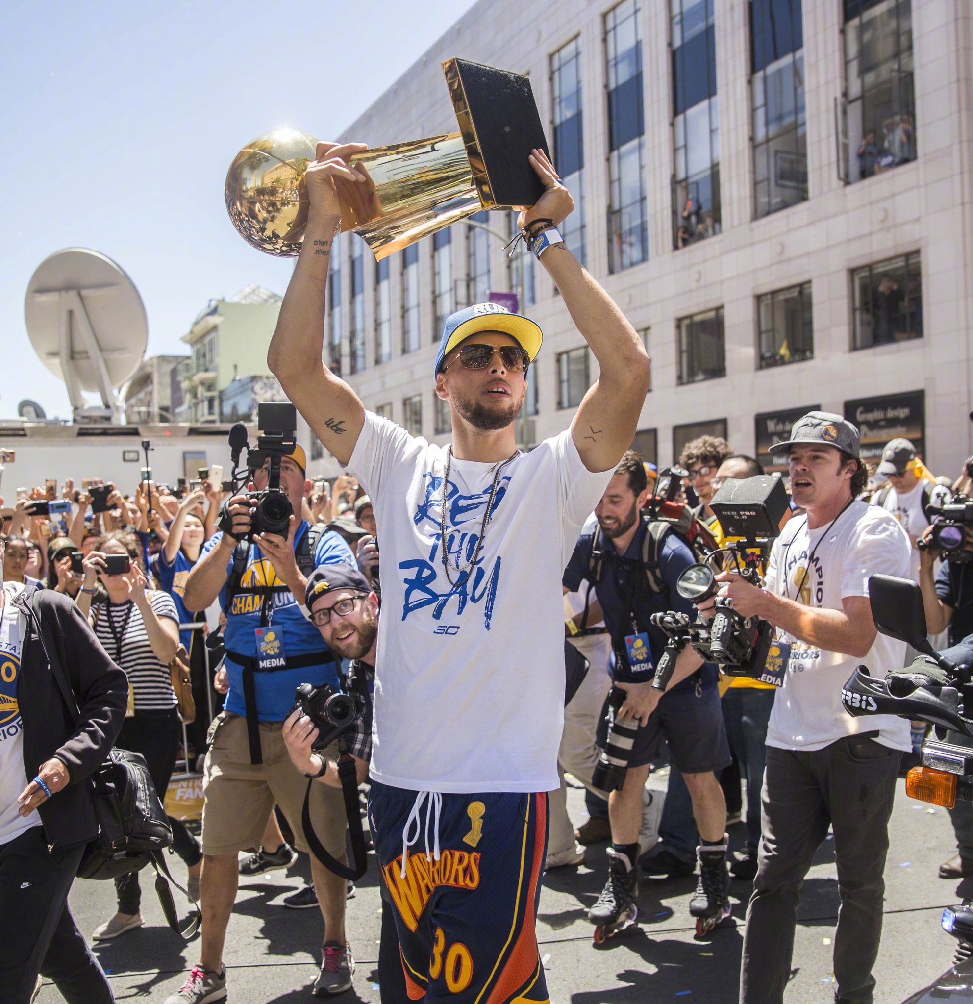 体育2021年利津半程马拉松今日激情开跑