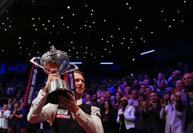 C罗社媒粉丝量增长速度惊人，维尼修斯打趣：沉迷于破各种纪录