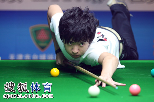 眼睛会不自 眼睛会不自