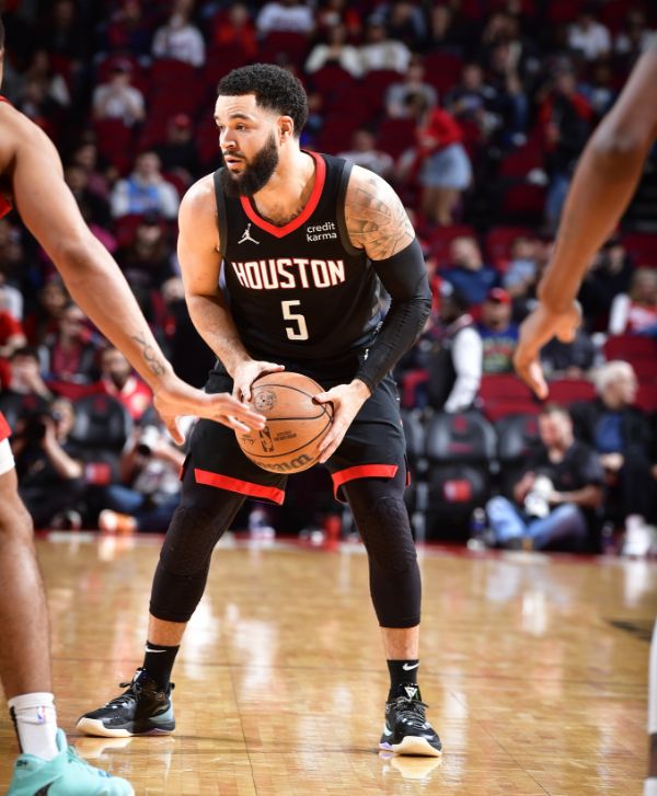 特雷杨告别老鹰，加盟奇才开启新征程