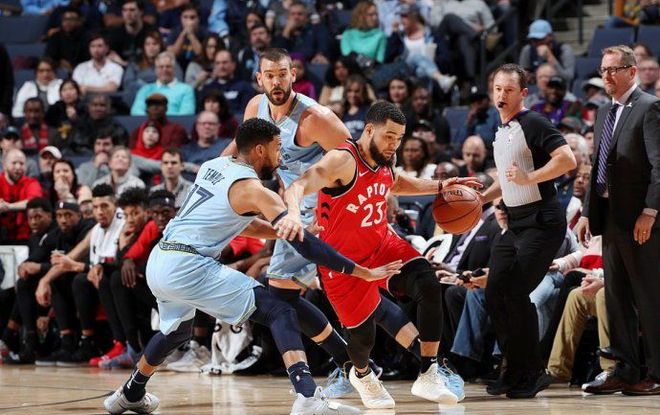 坦帕湾光芒新秀阿罗萨雷纳在季后赛狂轰 10 支本垒打打破纪录